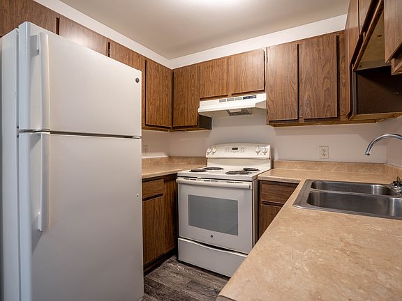4th image of 6495 Evergreen Ave APT 203