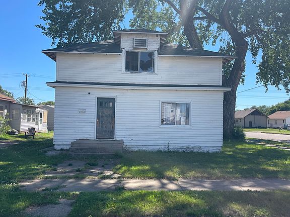 2nd image of 302 2nd Ave E