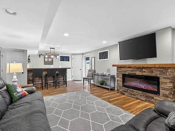 5th image of 10183 Lewis Ln