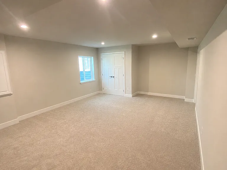 219 Cranesbill Dr — Photo 16