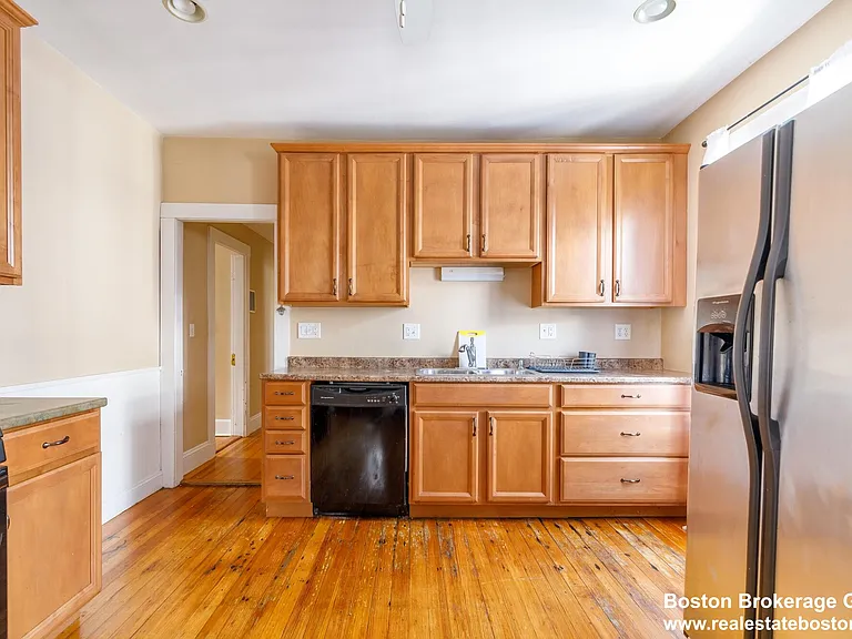 24 Willis St #3 — Photo 1