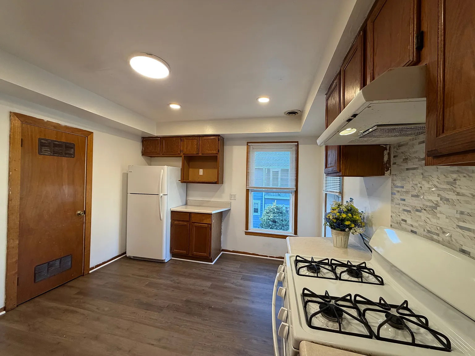 4 bed, 1.0 bath, $1,275 — Photo 3