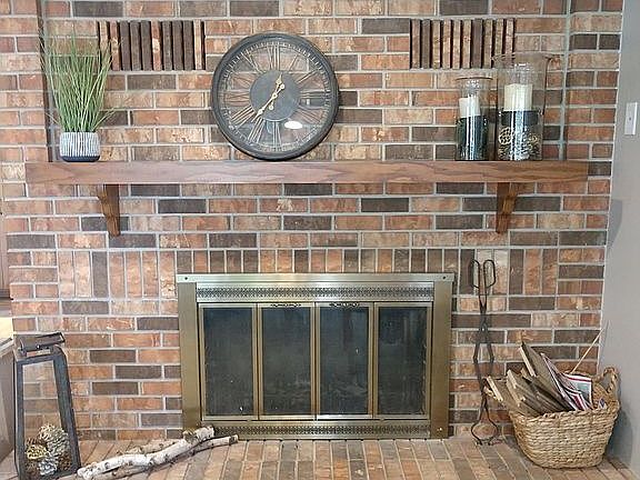 Main floor - Fireplace