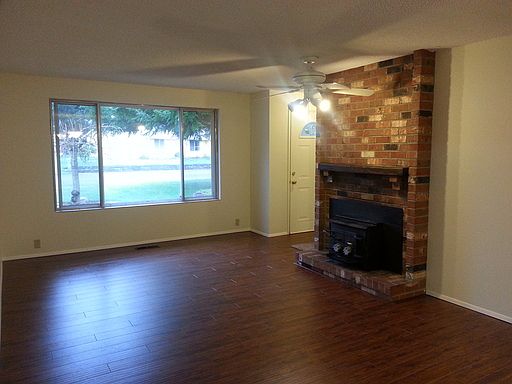 2nd image of 3919 Woodlawn Dr SE