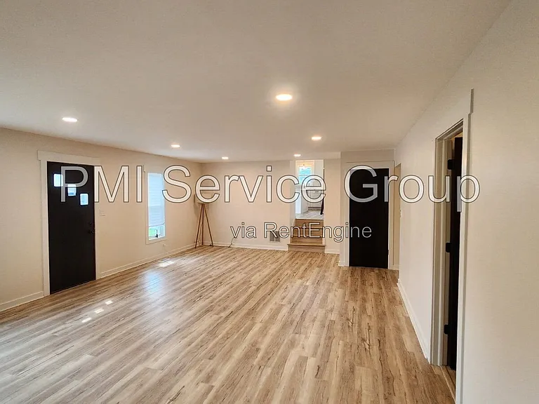 7749 Lyman Ave — Photo 8