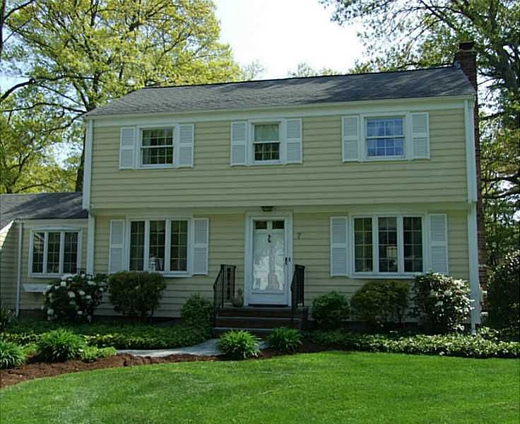 1st image of 7 Briarwood Dr