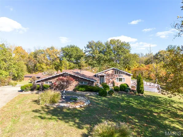 12746 Rolling Hills Dr, Trenton, IL 62293