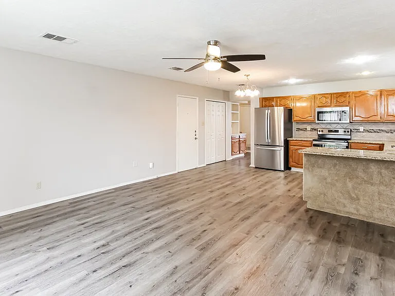 1435 Colborne Dr — Photo 7