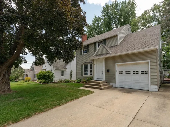 834 11th St NW, Rochester, MN 55901