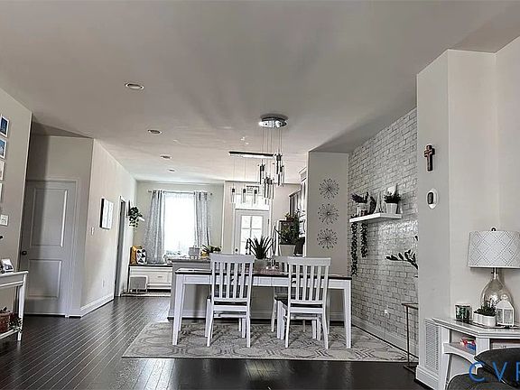 4th image of 10518 Seneca Falls Pl