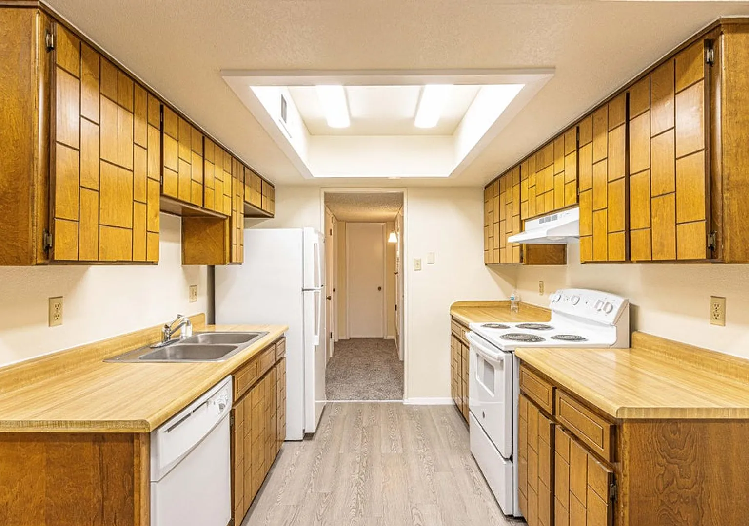 Cozy Townhome off Lee Trevino! — Photo 4