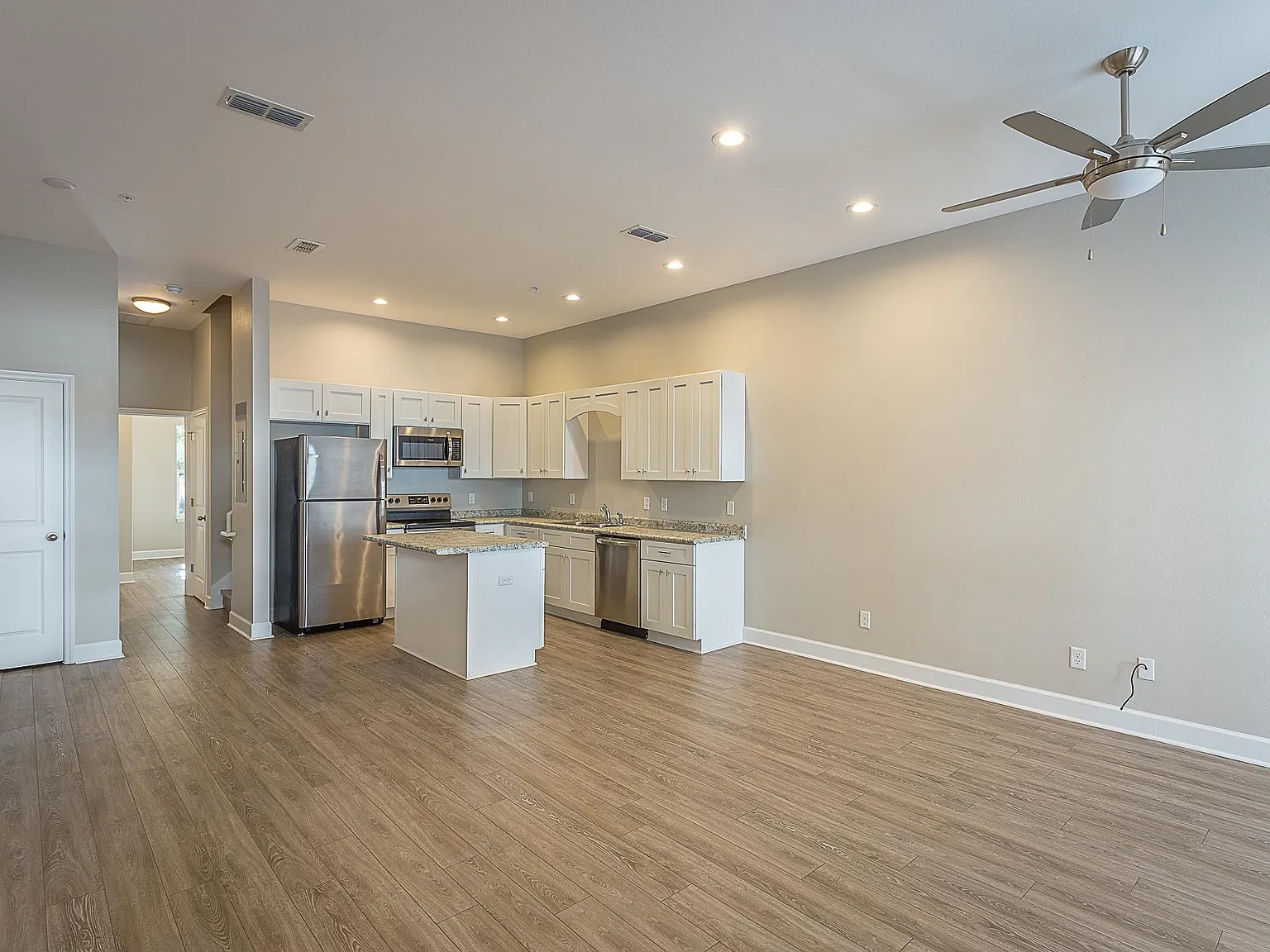 3 bed, 3.5 bath, 1754 sqft, $2,200 — Photo 2