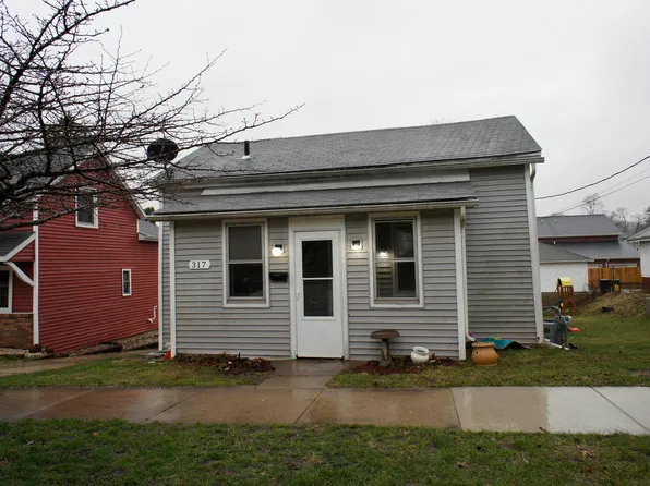 317 W Washington St, Stoughton, WI 53589