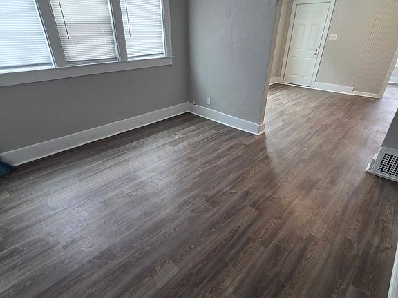 2nd image of 119 S Woodlawn Ave #119