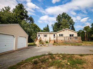 208 Lawrence Rd, Salem, NH 03079