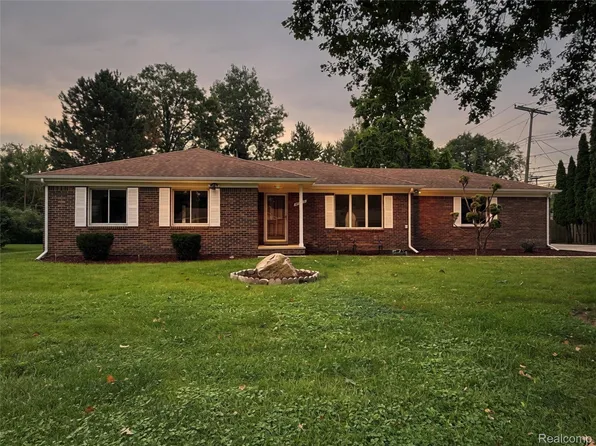 45440 Wakefield St, Shelby Township, MI 48317