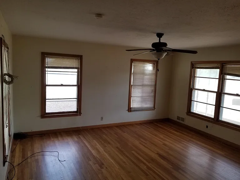 1718 Marvin St — Photo 8