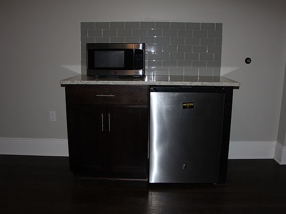 2nd image of 600 Canal St APT 703