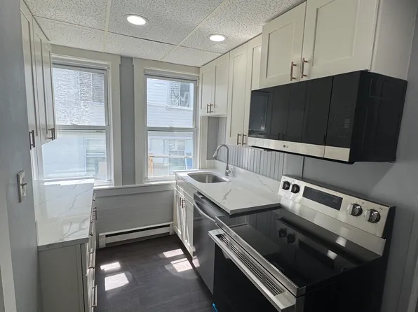 14 Church St #1, Merrimac, MA 01860