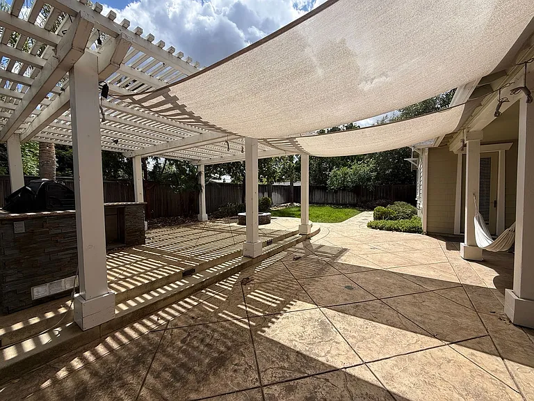 618 Eldridge Ave — Photo 2