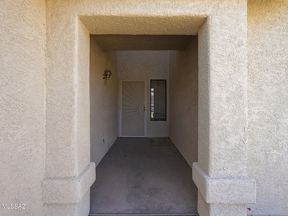 4th image of 8112 S Carbury Way