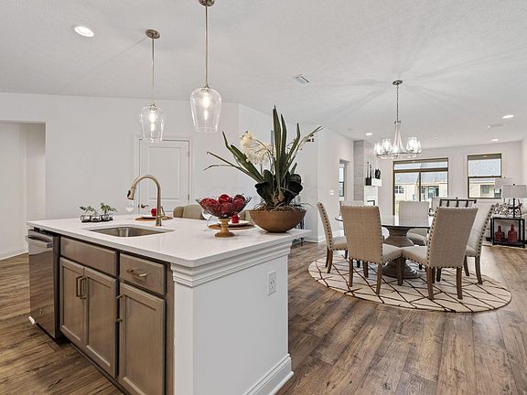 5th image of 5652 Aristocrat Dr