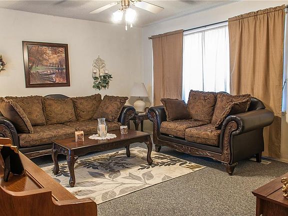 3rd image of 810 Highland Ave