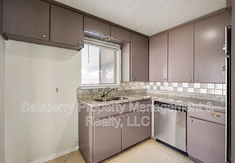 4913 Westlake Dr — Photo 12