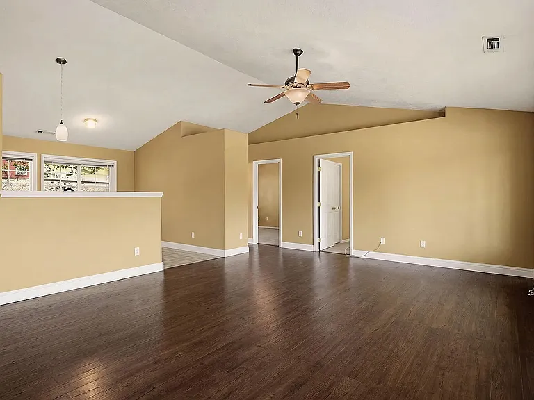 305 Blackberry Ct — Photo 3