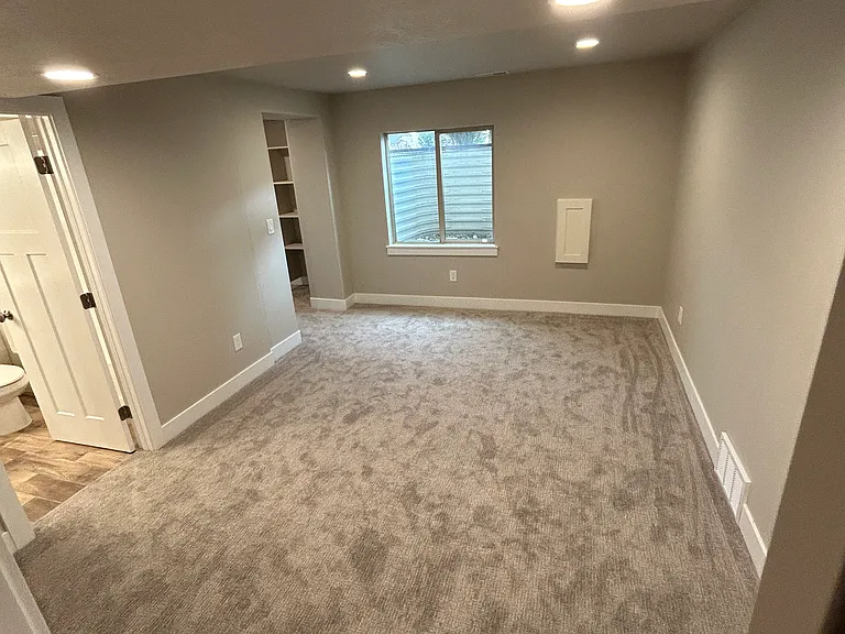 618 W Regent Garden Ln — Photo 13