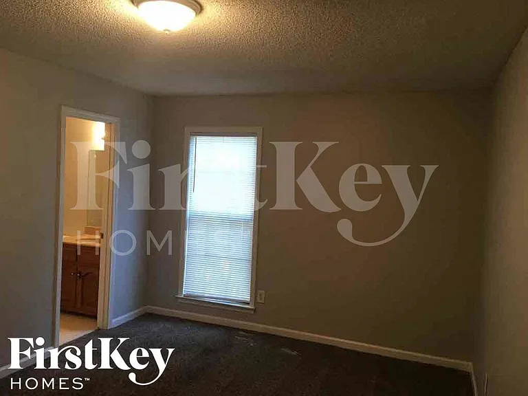 6410 Fawn Hollow Cir N — Photo 8