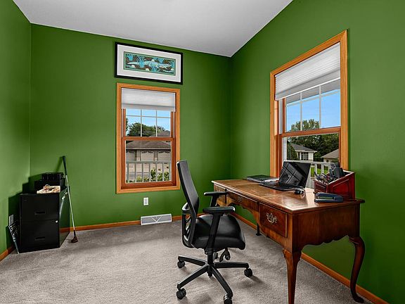 4th image of 100 Calla COURT
