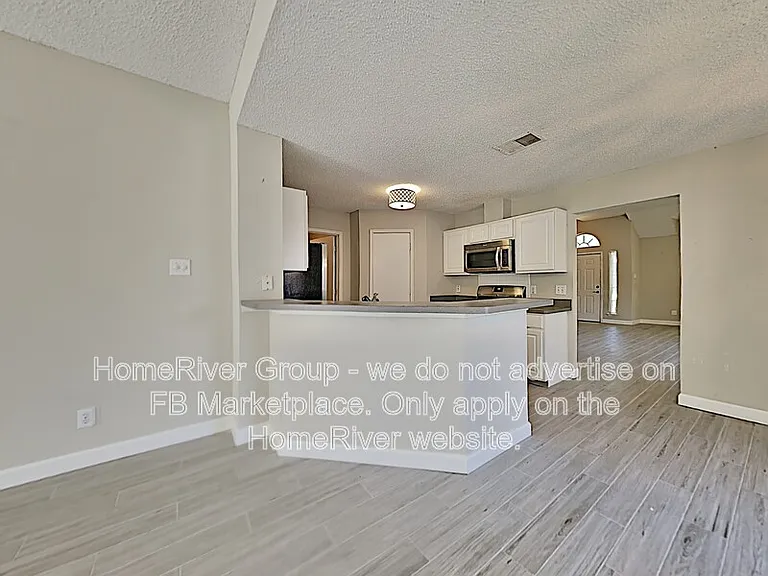 2115 Camelot Dr — Photo 4