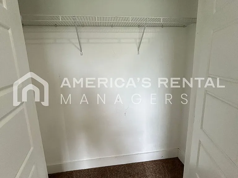 300 Oakwell Cir — Photo 28