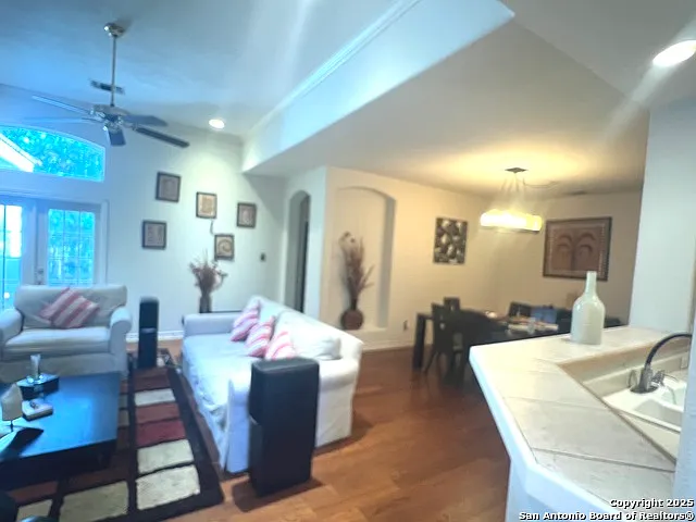 610 Renoir — Photo 3