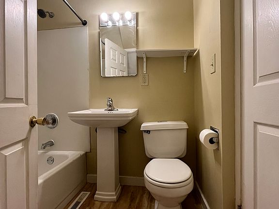 4th image of 2223 E Vollmer Ave