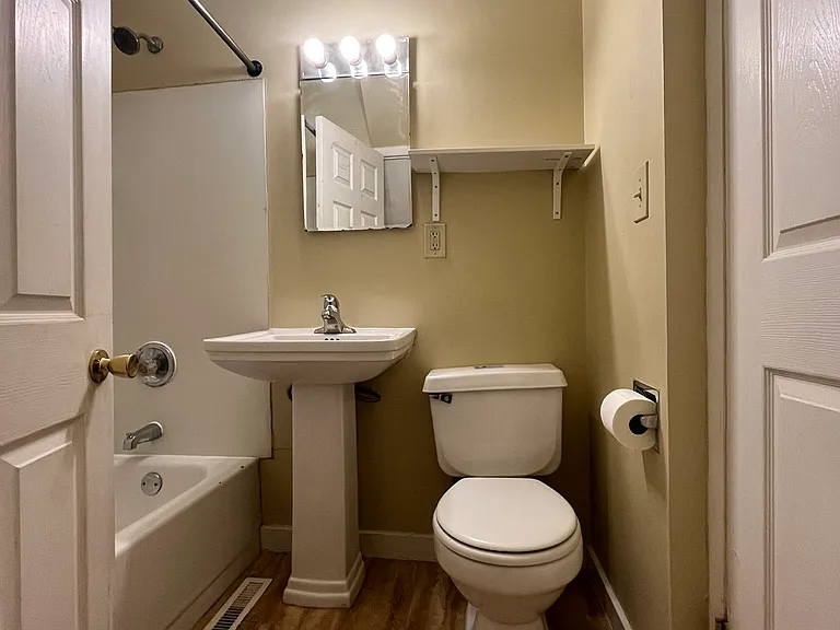 2223 E Vollmer Ave — Photo 4
