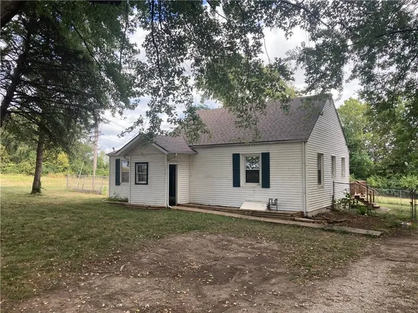 17101 Cerrito Dr, Belton, MO 64012