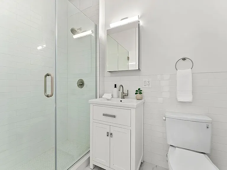 233 Clermont Ave #3 — Photo 8