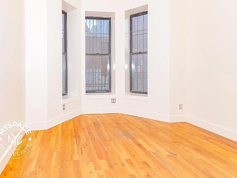 677 Quincy St #1L — Photo 3