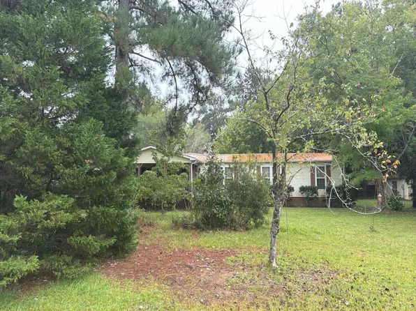 628 Bay Harbor Dr, Hampstead, NC 28443
