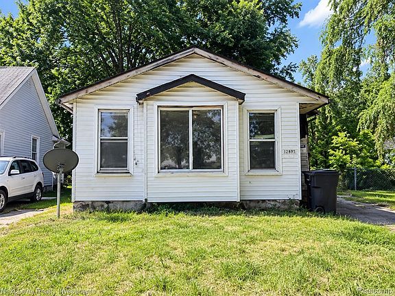 3rd image of 16891 Fenton St