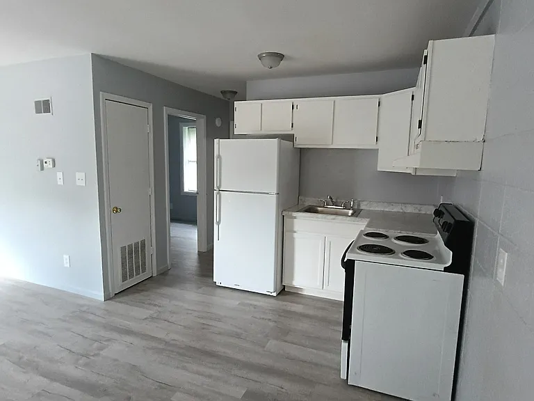 625 Village Ln #5 — Photo 2