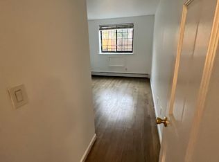 377 E 234th St #1, Bronx, NY 10470