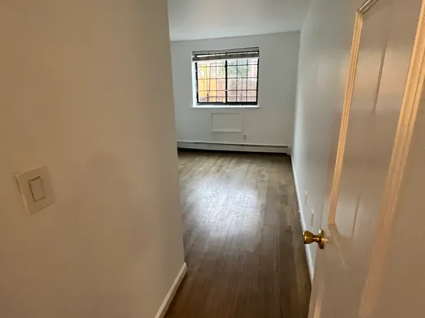 377 E 234th St #1, Bronx, NY 10470