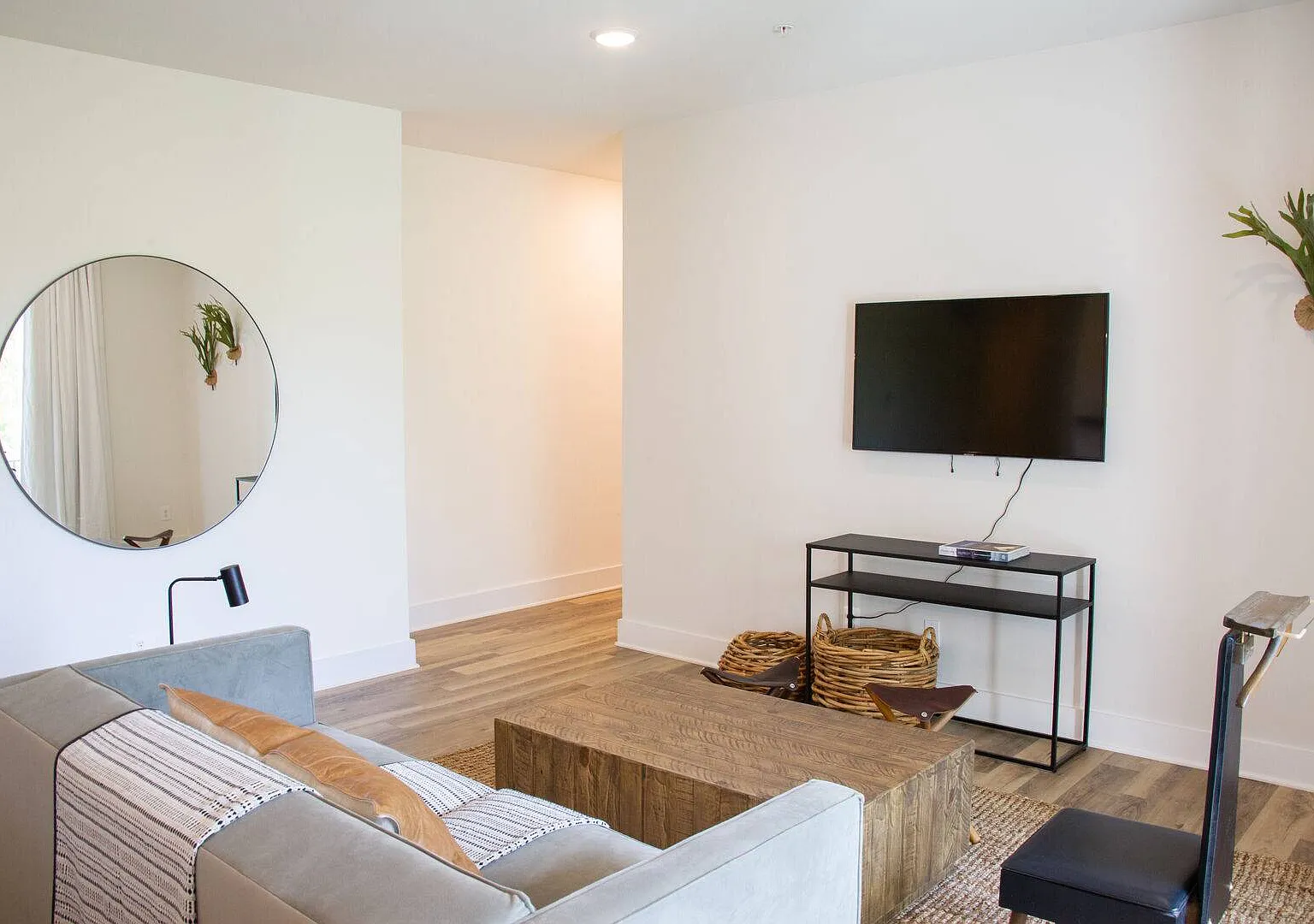 2 bed, 1200 sqft, $4,500 — Photo 4