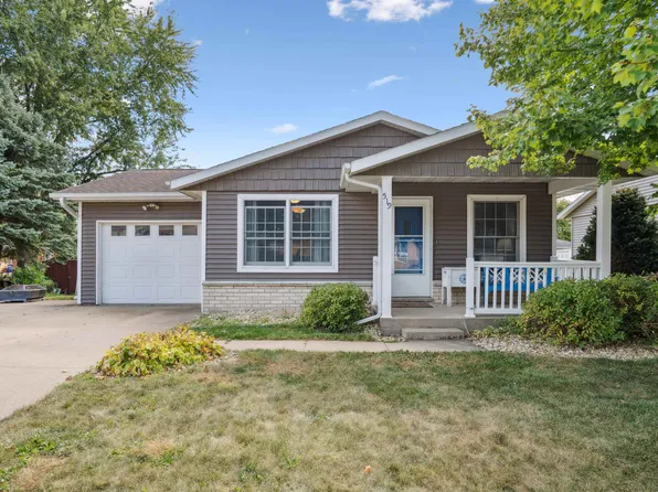 519 2nd St SW, Epworth, IA 52045