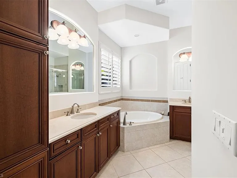 7831 Valencia Ct — Photo 30