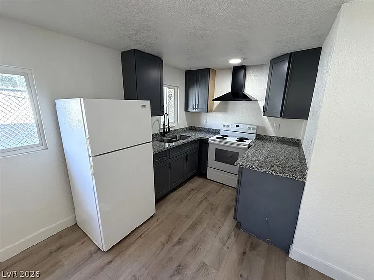 2030 Sunrise Ave #8 — Photo 5