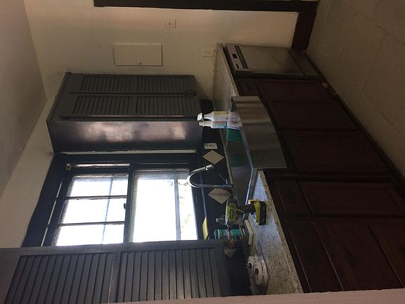 Farm sink in kitchen